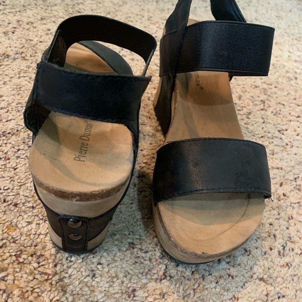 Women’s size 8 pierre dumas wedges
